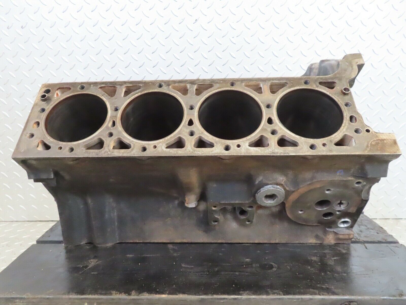 17827 Mercedes-Benz W116 450SEL Engine Block 1170111101 M117.986