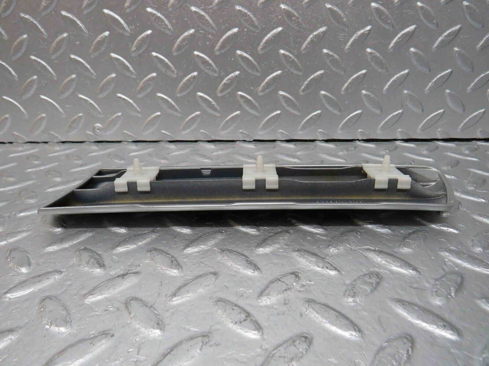 34718 Mercedes-Benz W210 320E Front Left Fender Wing Centre Moulding Trim 210690018