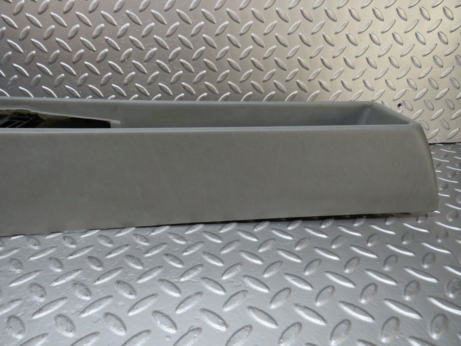 25884 Mercedes-Benz W124 280E Centre Console Grey