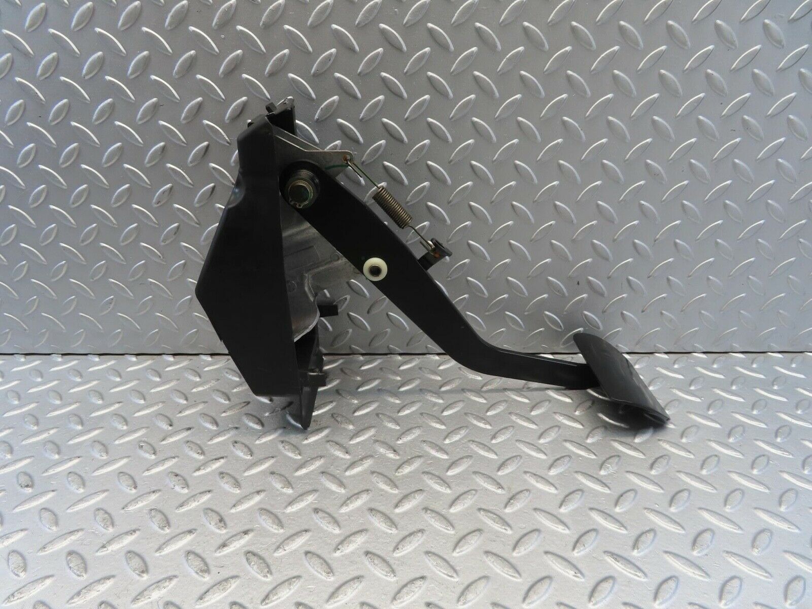 6397 Mercedes-Benz W221 S320 Brake Pedal With Bracket Support