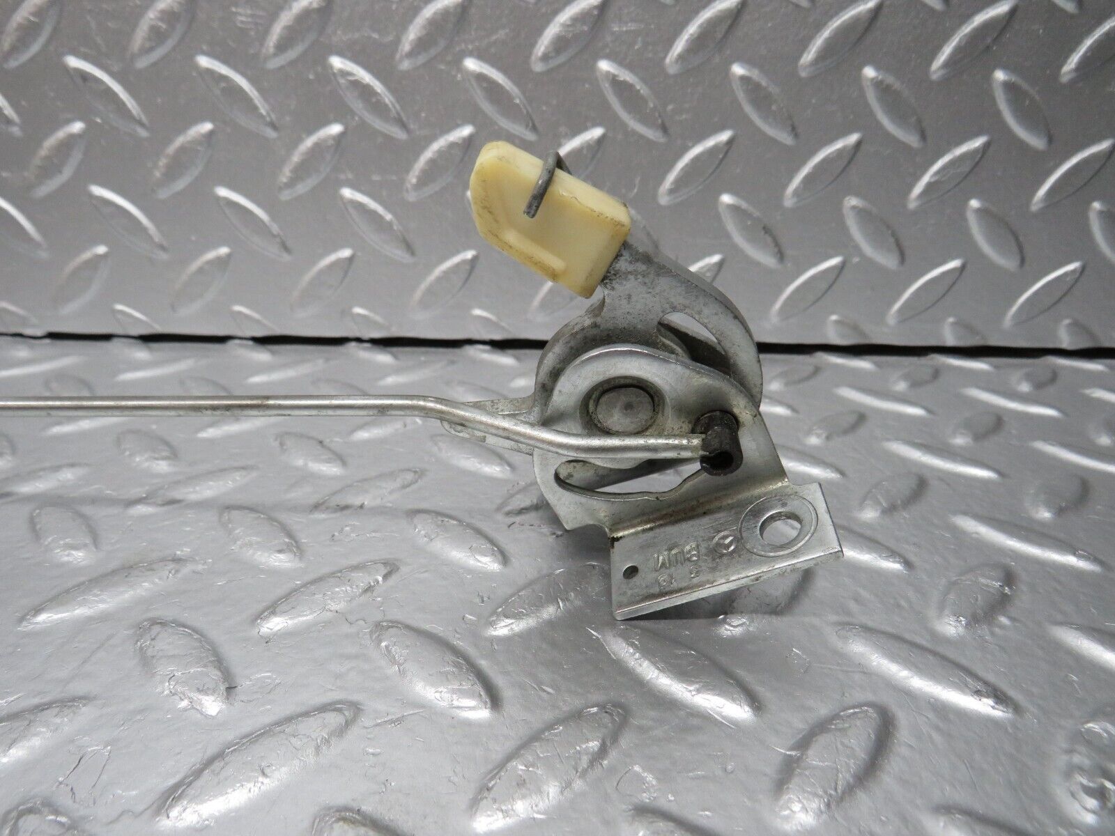 31408 Mercedes-Benz S124 220TE Wagon Rear Right Seat Bench Locking Mechanism