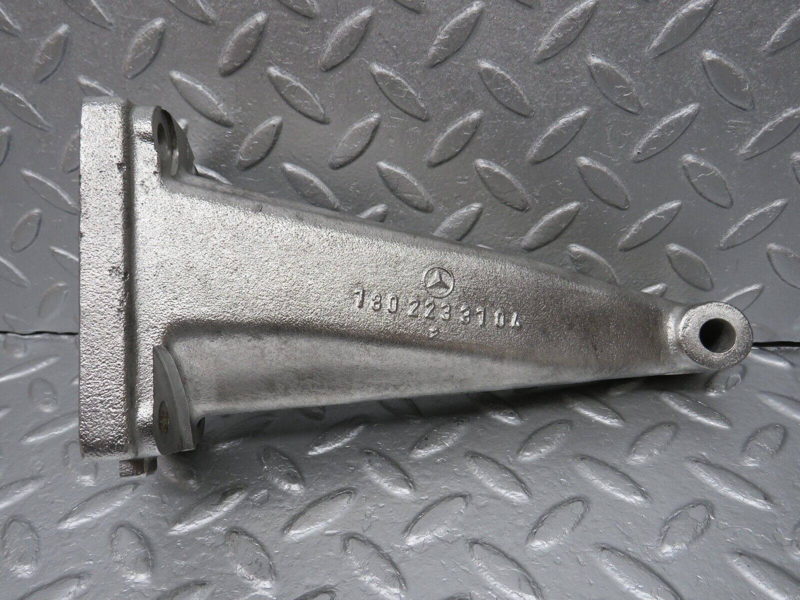 40299 Mercedes-Benz W110 230 Engine Mount Bracket Right Side 1802233104