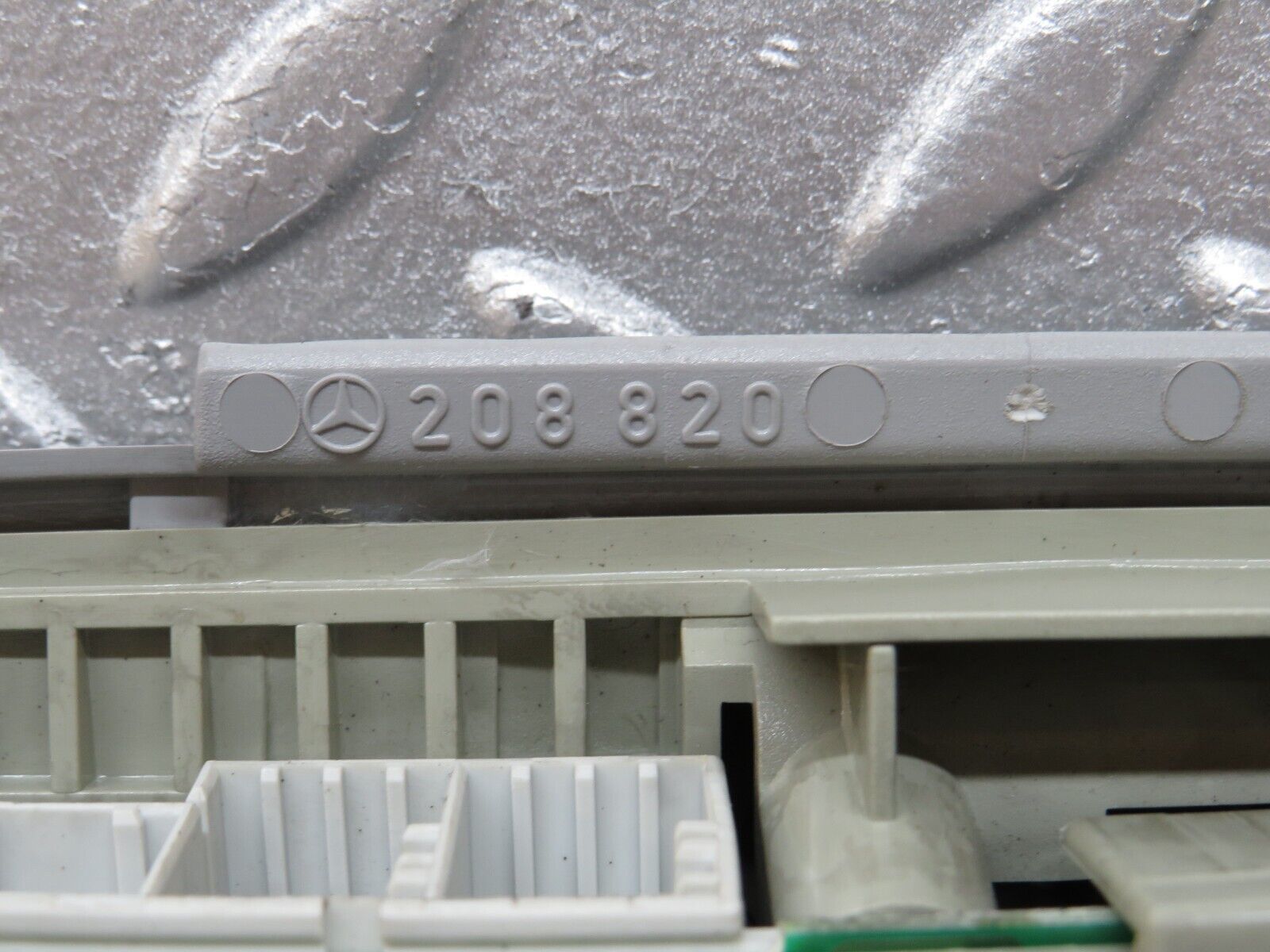 34777 Mercedes-Benz W210 320E Interior Dome Light Hella 148564 1408300008