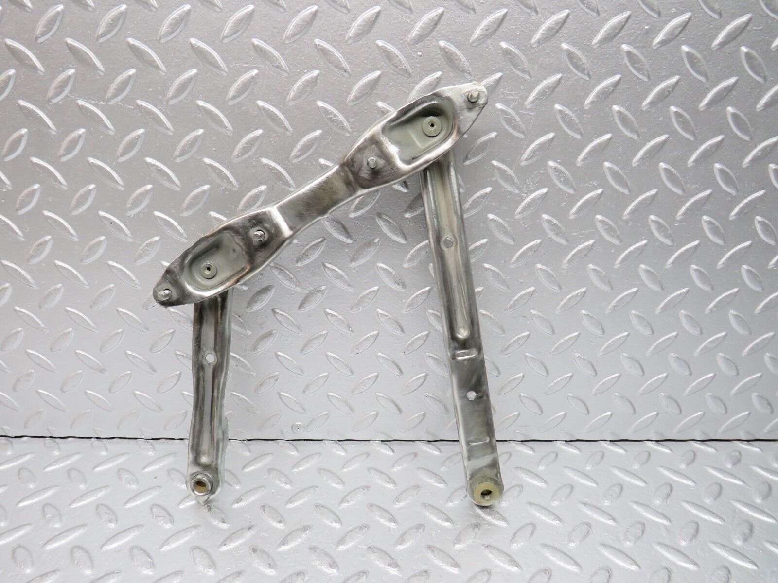 31659 Mercedes-Benz W201 190LE 1.8L Bonnet Hinge Right Side