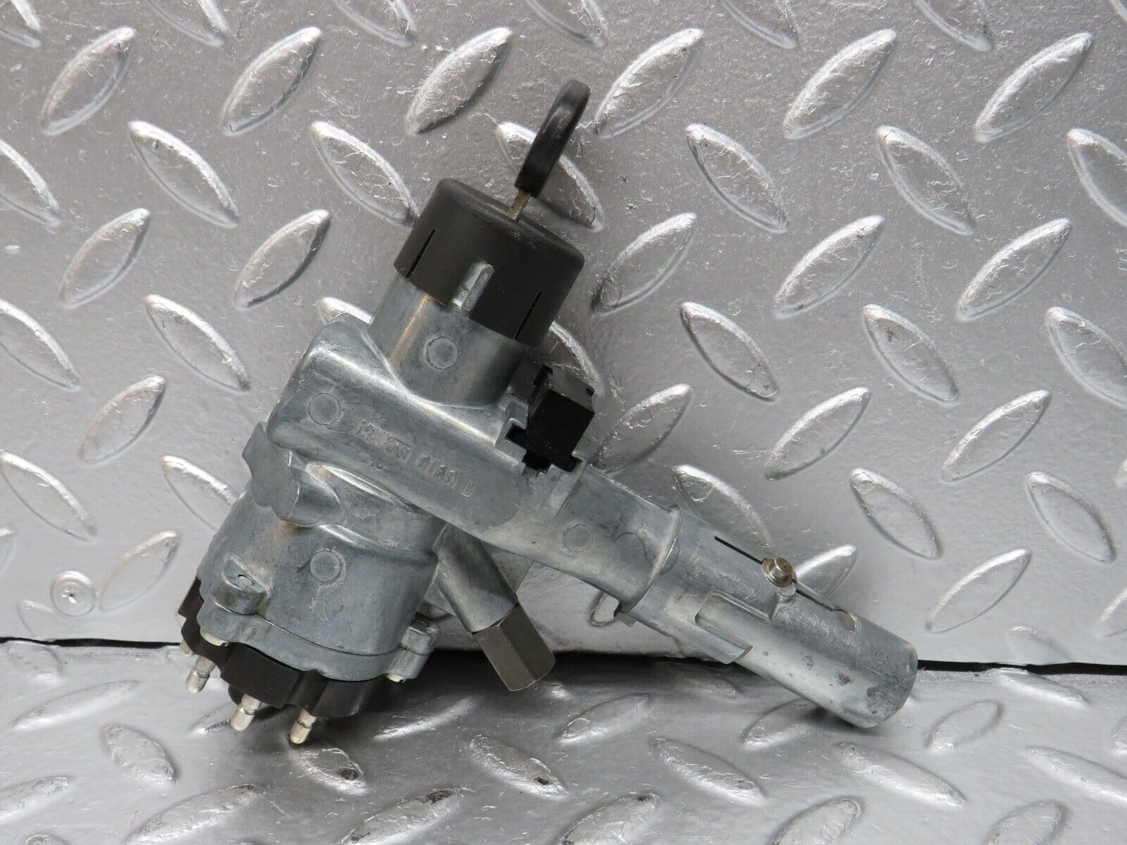 31073 Mercedes-Benz W123 200D Steering Lock Ignition Switch With Key