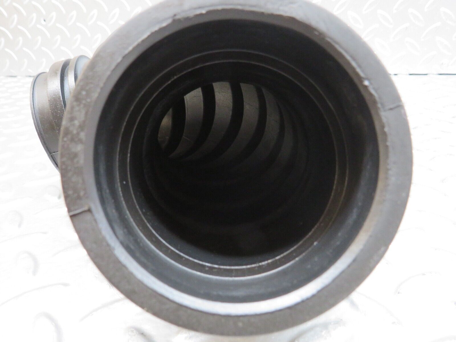 27783 Mercedes-Benz S124 300TE Wagon Air Filter Housing Pipe 6060940009