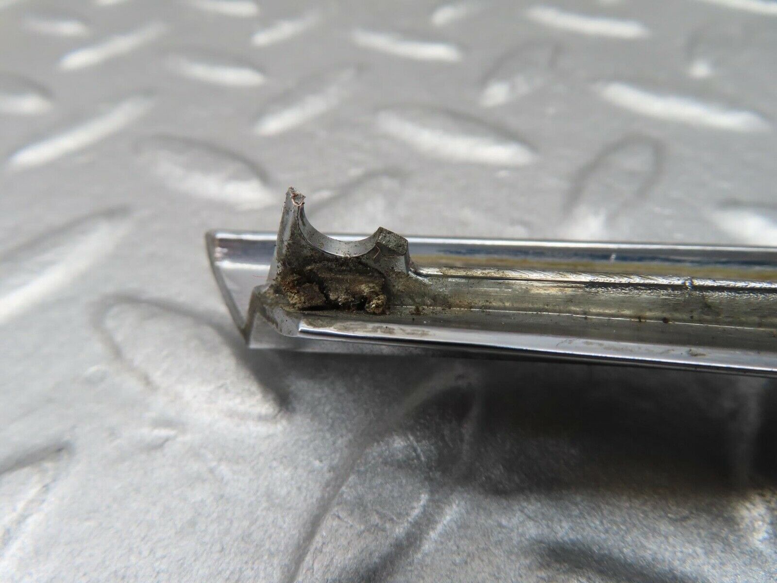 14010 Mercedes-Benz C107 280SLC Quarter Window Trim Right 1076980289