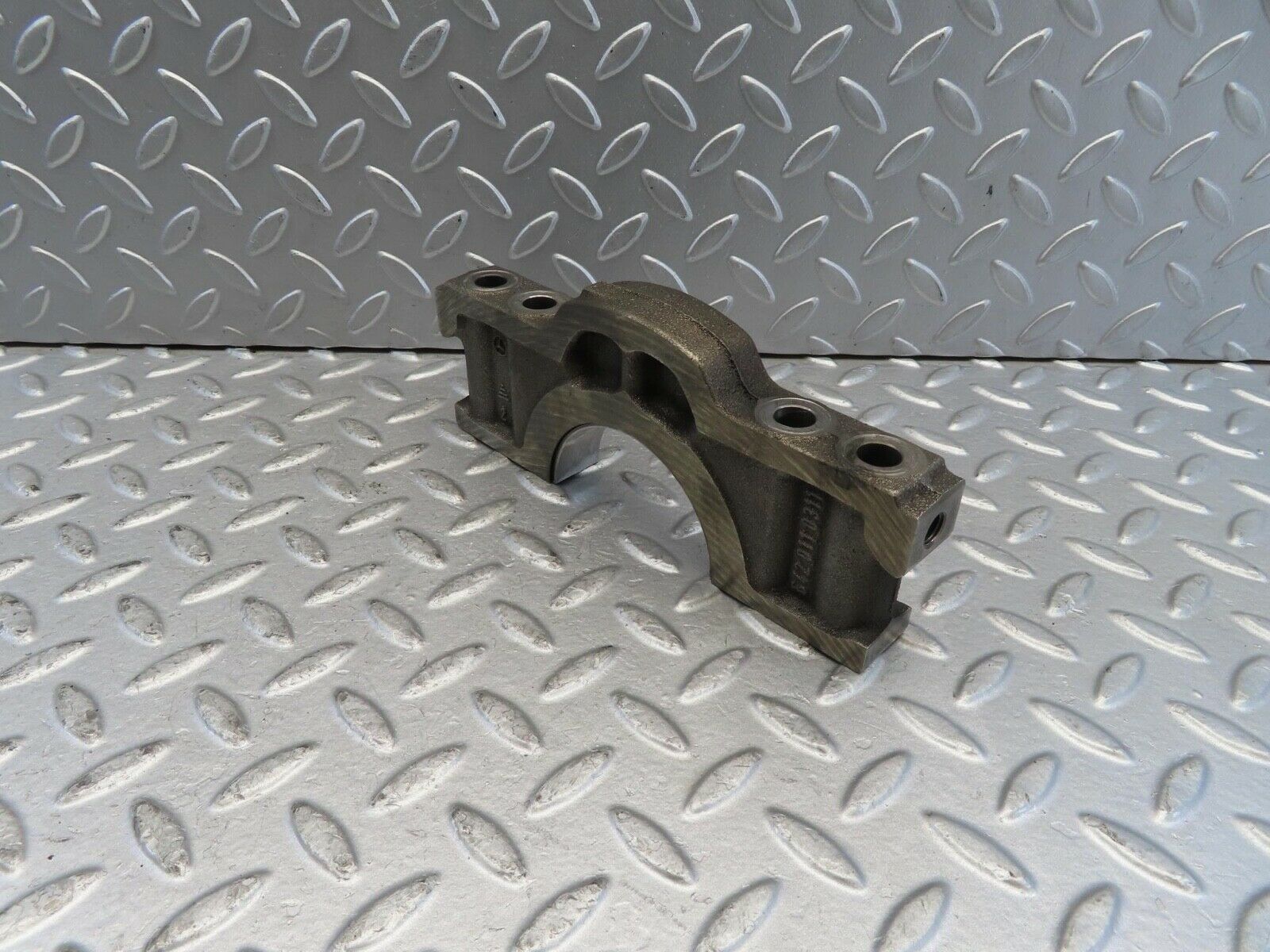 11289 Mercedes-Benz W221 S320 Crankshaft Bearing Holder Block 6420110311