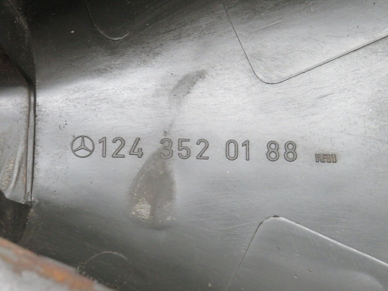 31480 Mercedes-Benz S124 220TE Wagon Rear Control Arm Cover 1243520188