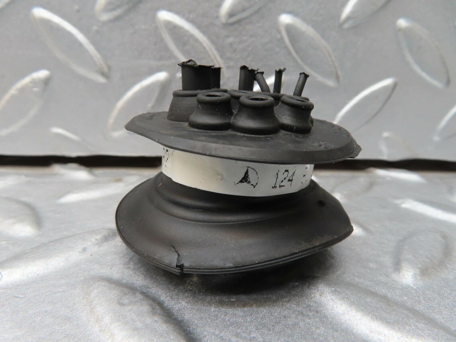16477 Mercedes-Benz W124 260E Firewall Rubber Grommet 0089971781
