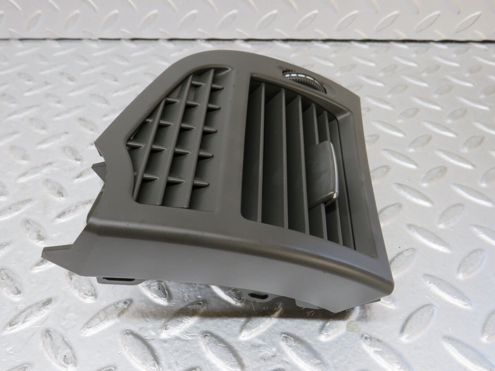 35192 Mercedes-Benz W221 Dash Air Vent Left Side 2218300154