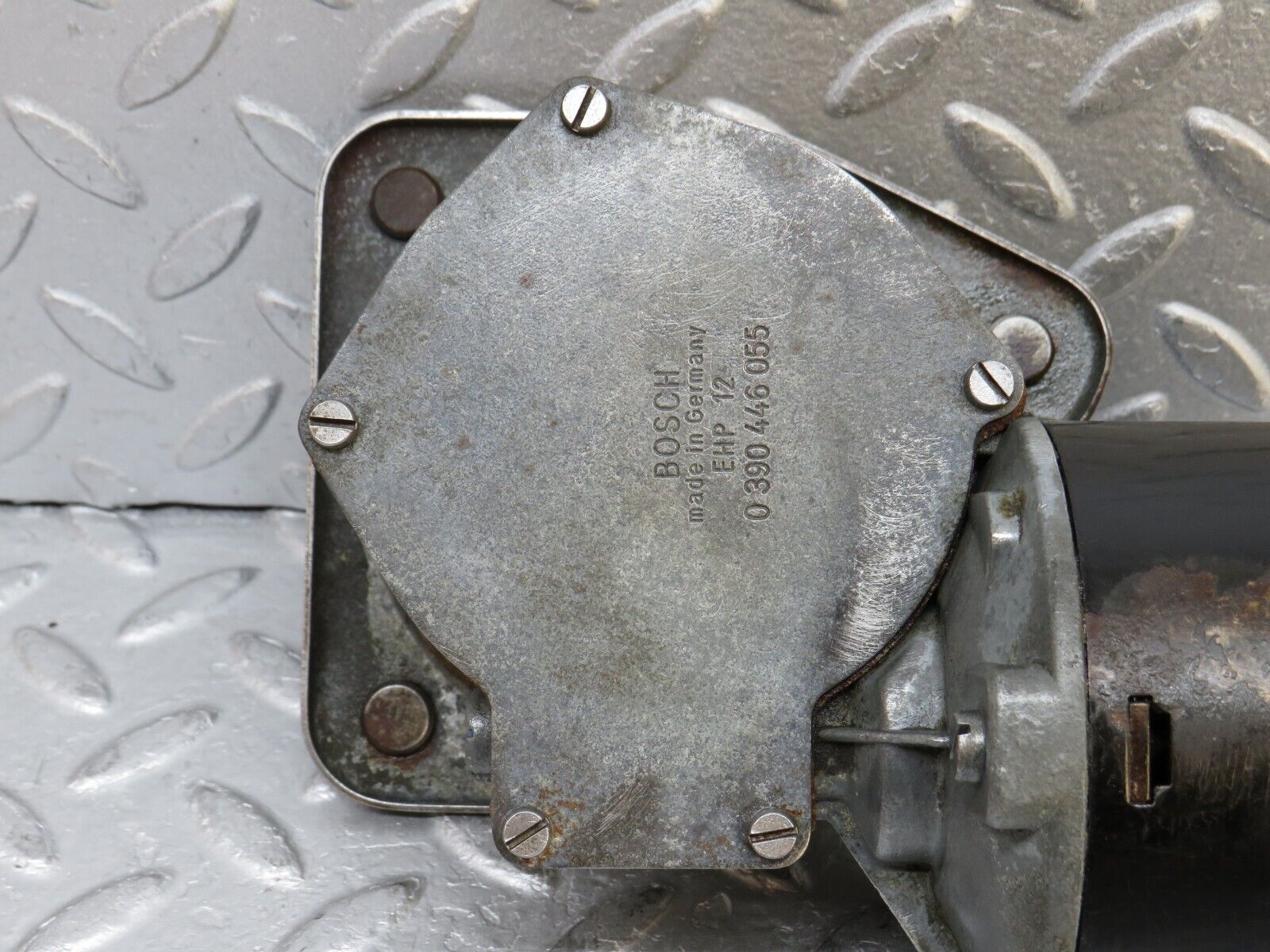 37543 Mercedes-Benz W109 300SEL Wiper Motor Bosch 0390446055