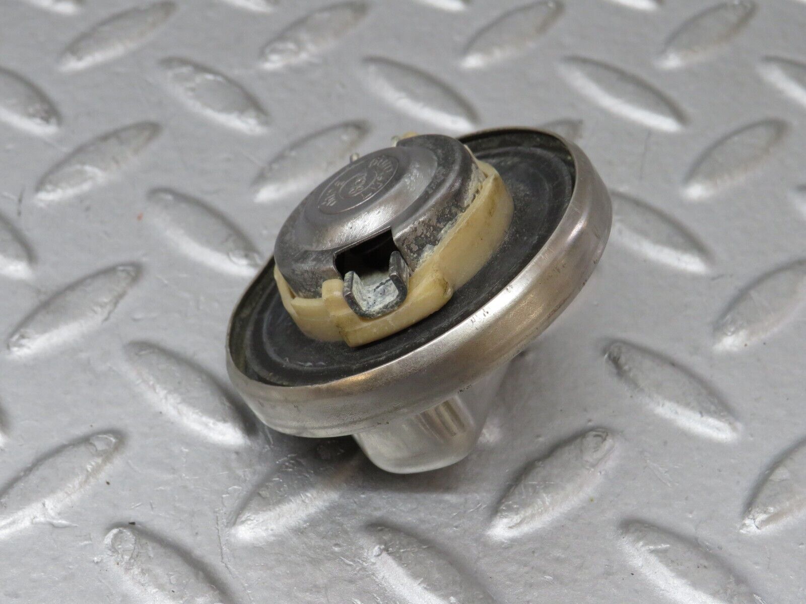 36335 Mercedes-Benz W126 420SE Fuel Tank Cap 1244700005