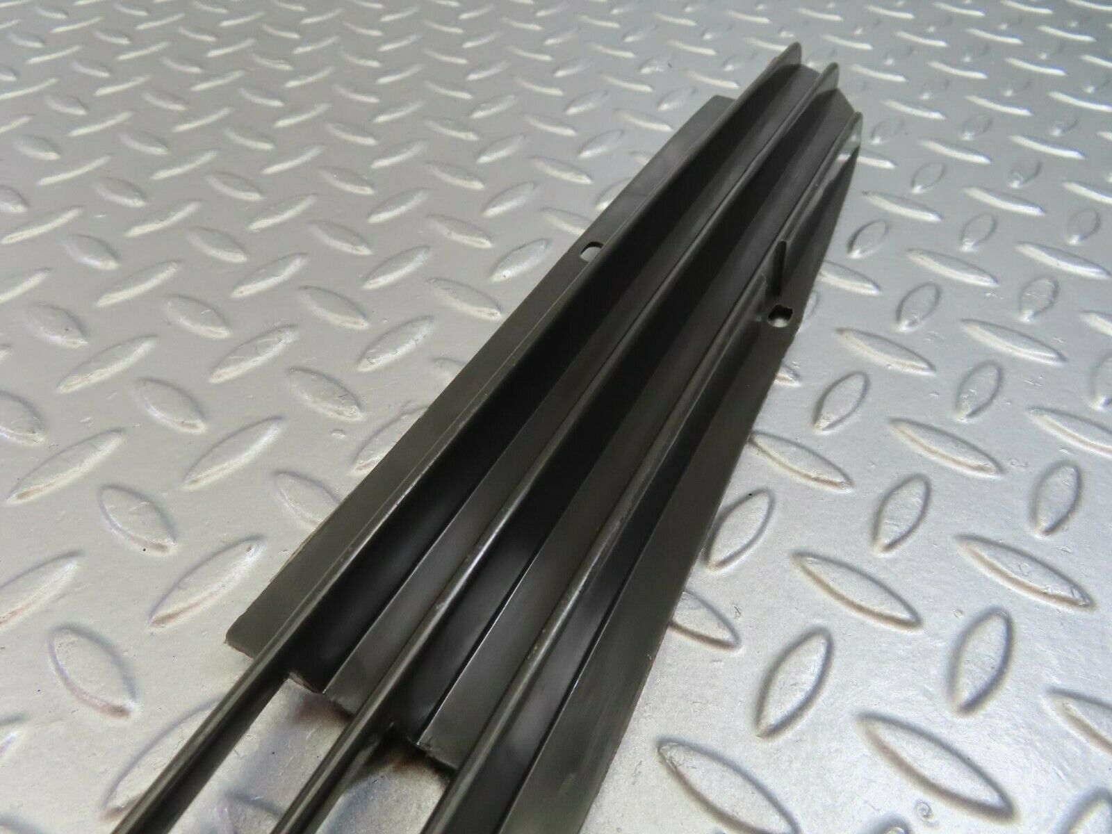 8859 Mercedes-Benz W115 Front Lower Grill Left