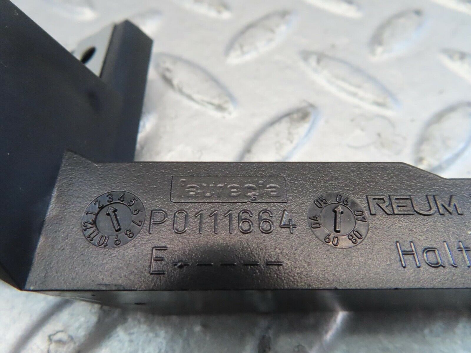 11237 Mercedes-Benz W221 S320 Dashboard Centre Holder