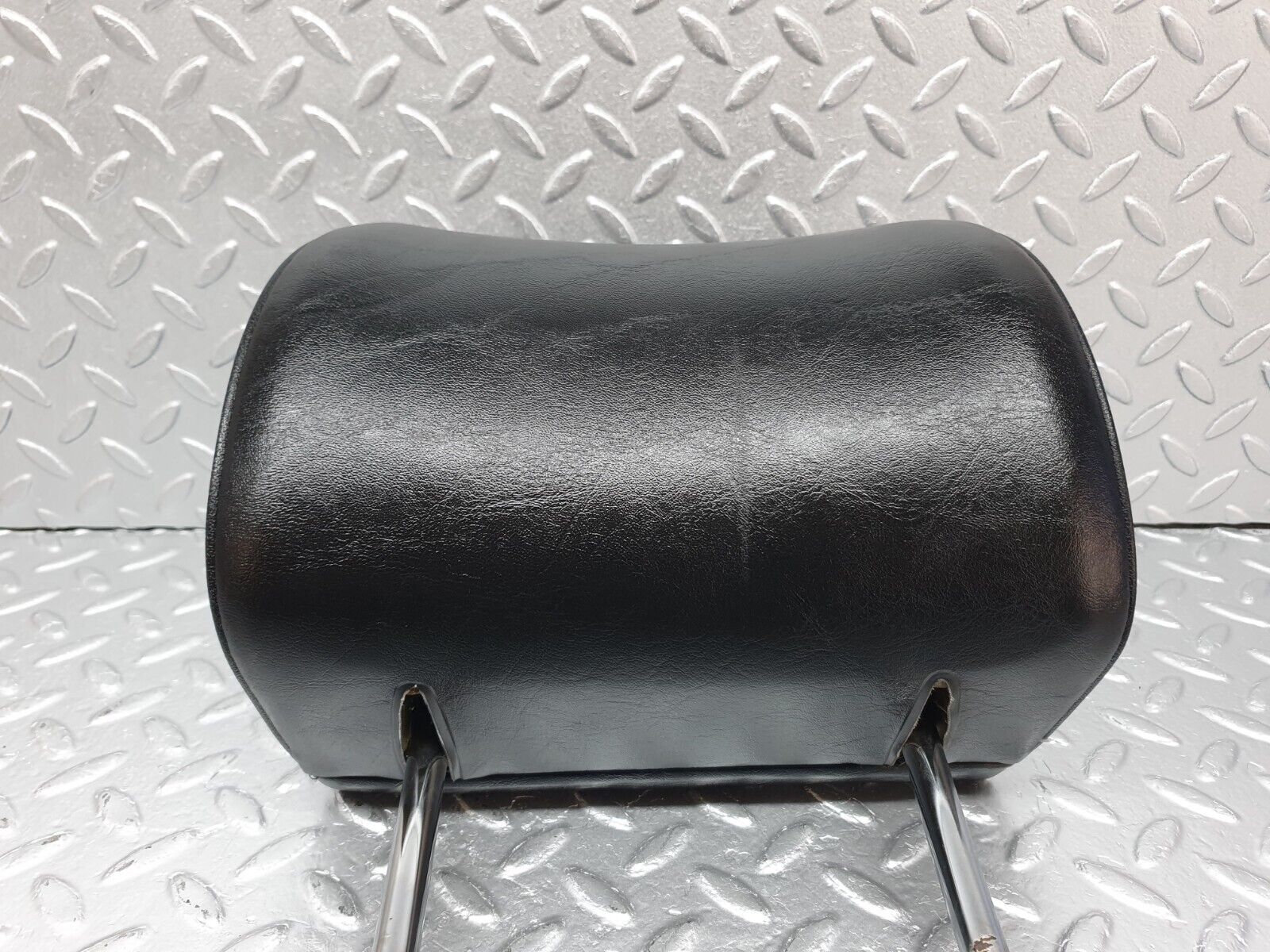 40784 Mercedes-Benz W123 300D Front Seat Headrest Leather Black