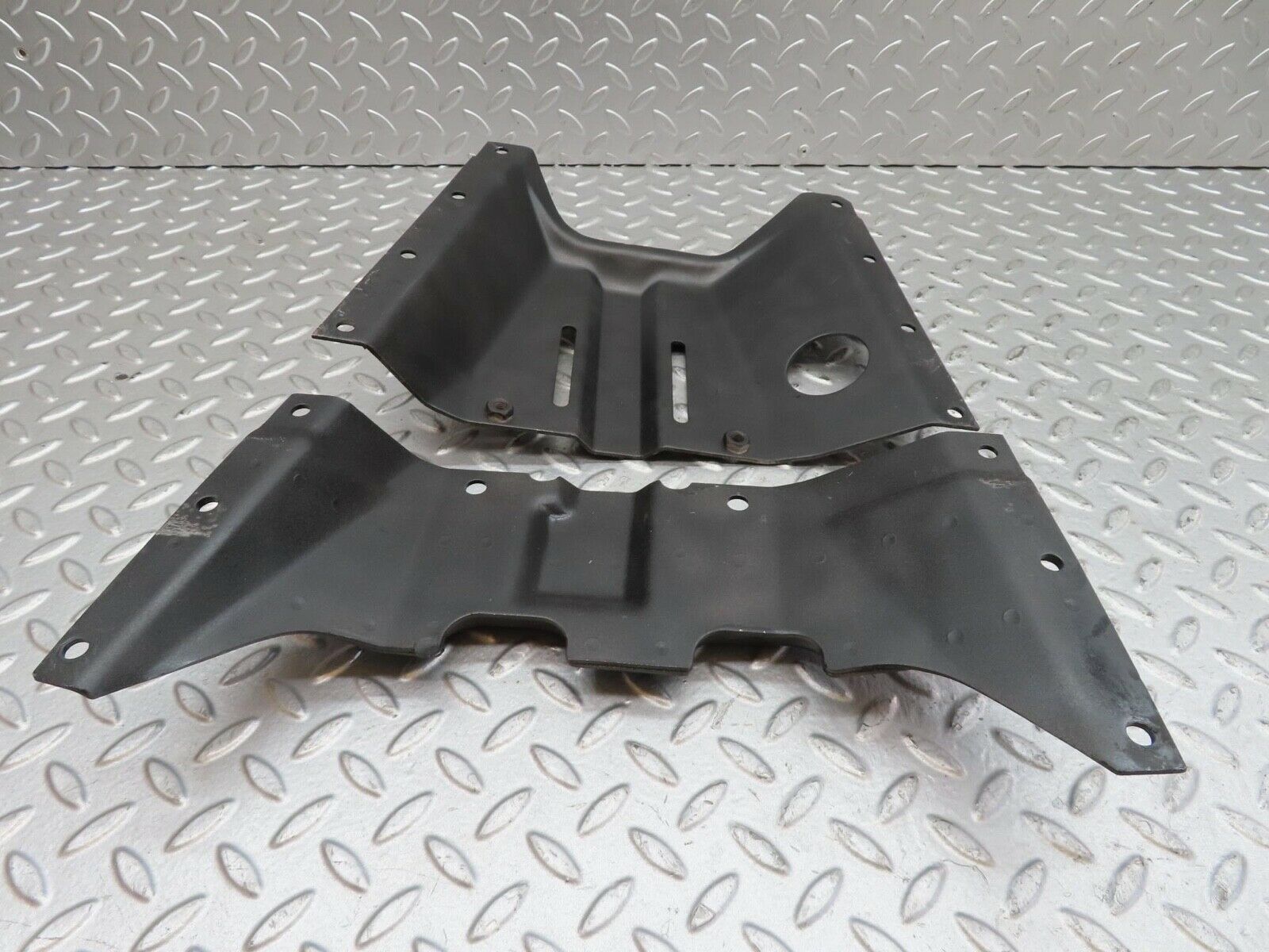 13879 Mercedes-Benz C107 280SLC Gearbox Mount Bracket