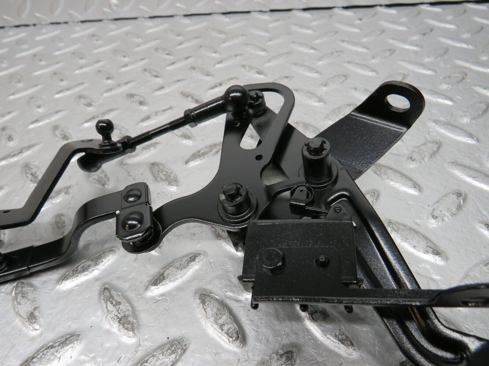 31993 Mercedes-Benz W123 230E Throttle Linkage