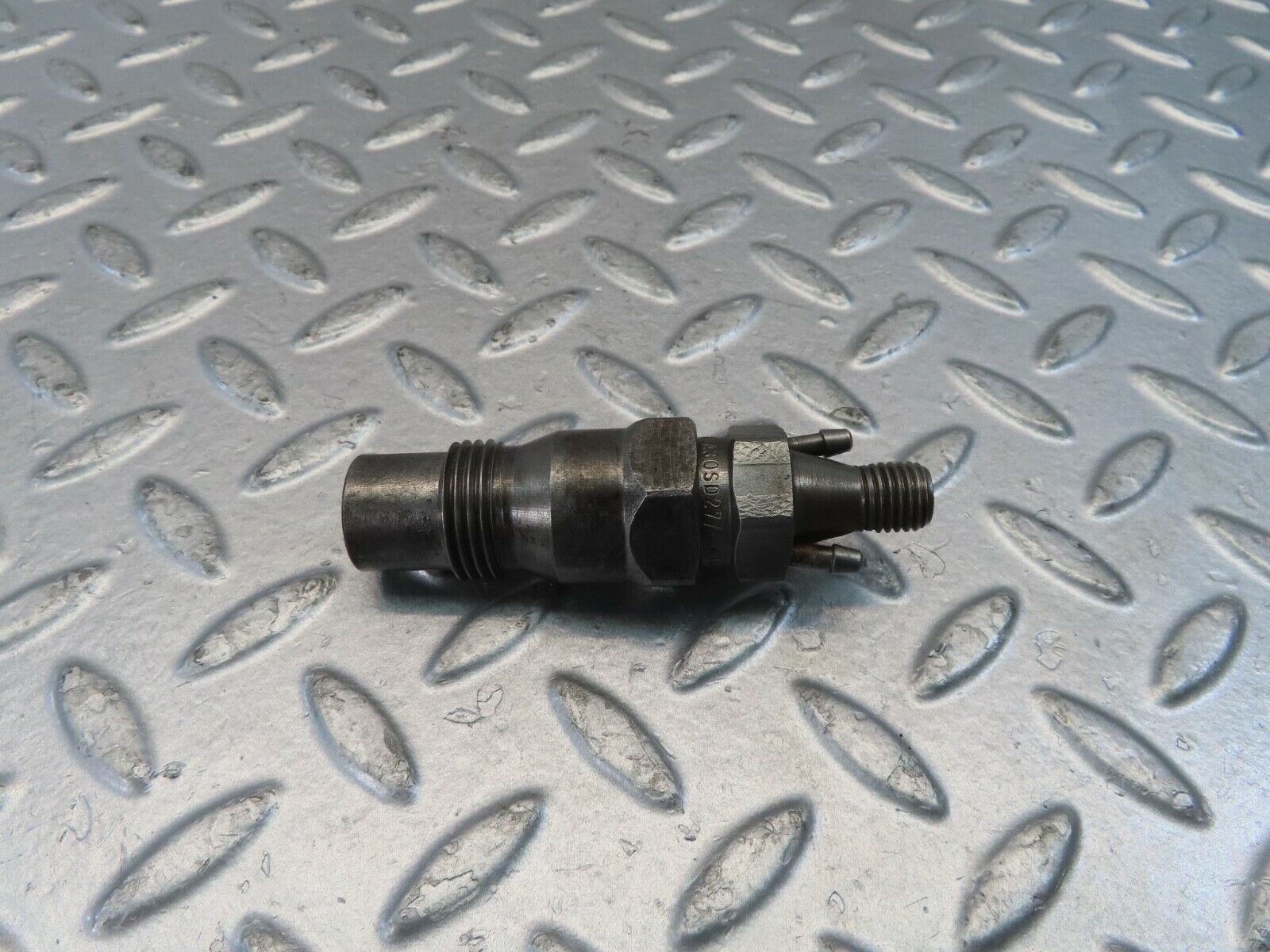 10984 Mercedes-Benz W115 220D Fuel Injector Bosch KCA30sd27/4
