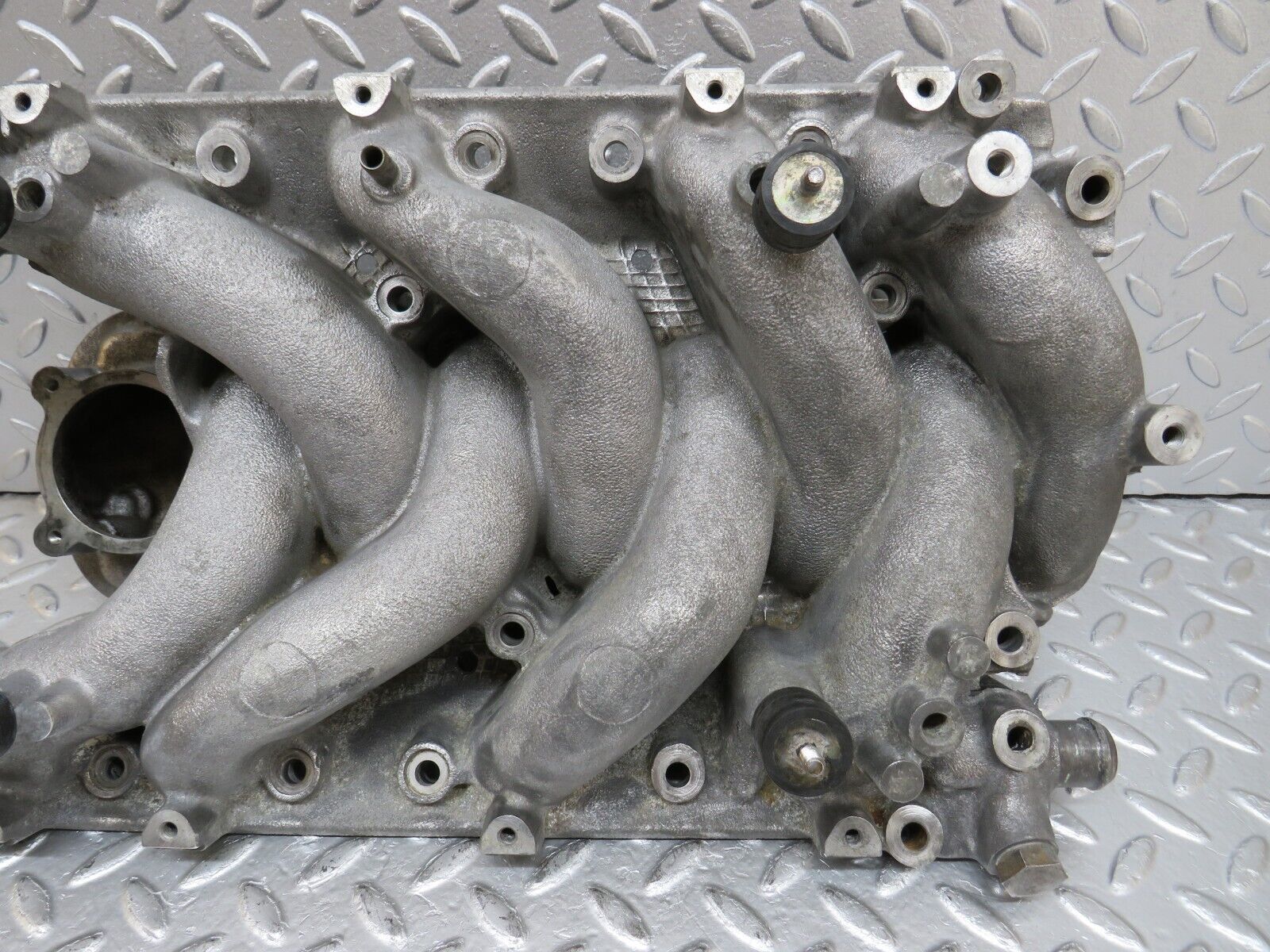 34528 Mercedes-Benz C126 380SEC Coupe Intake Manifold 1161415701