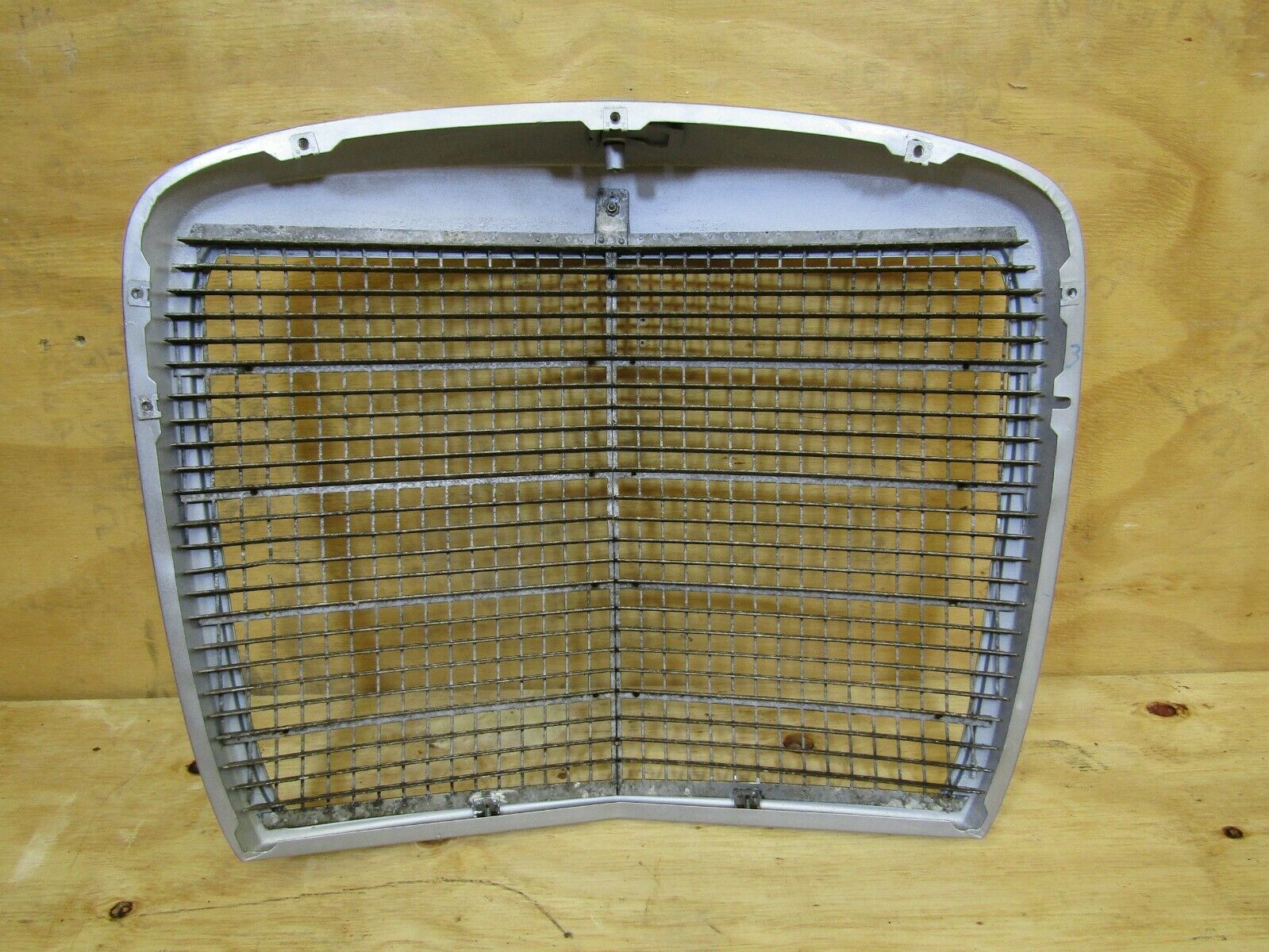 1481 Mercedes-Benz W108 280SE Bonnet Grill Chrome