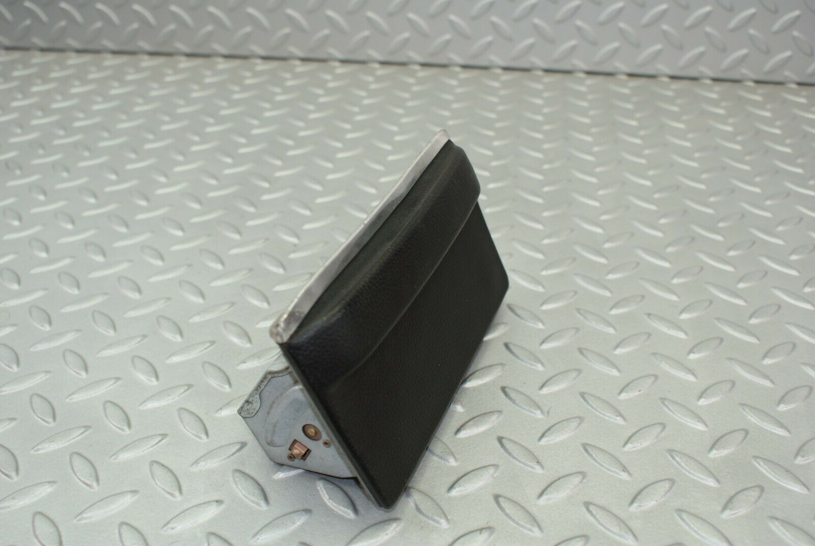 3200 Mercedes-Benz W115 220D Centre Console Ashtray