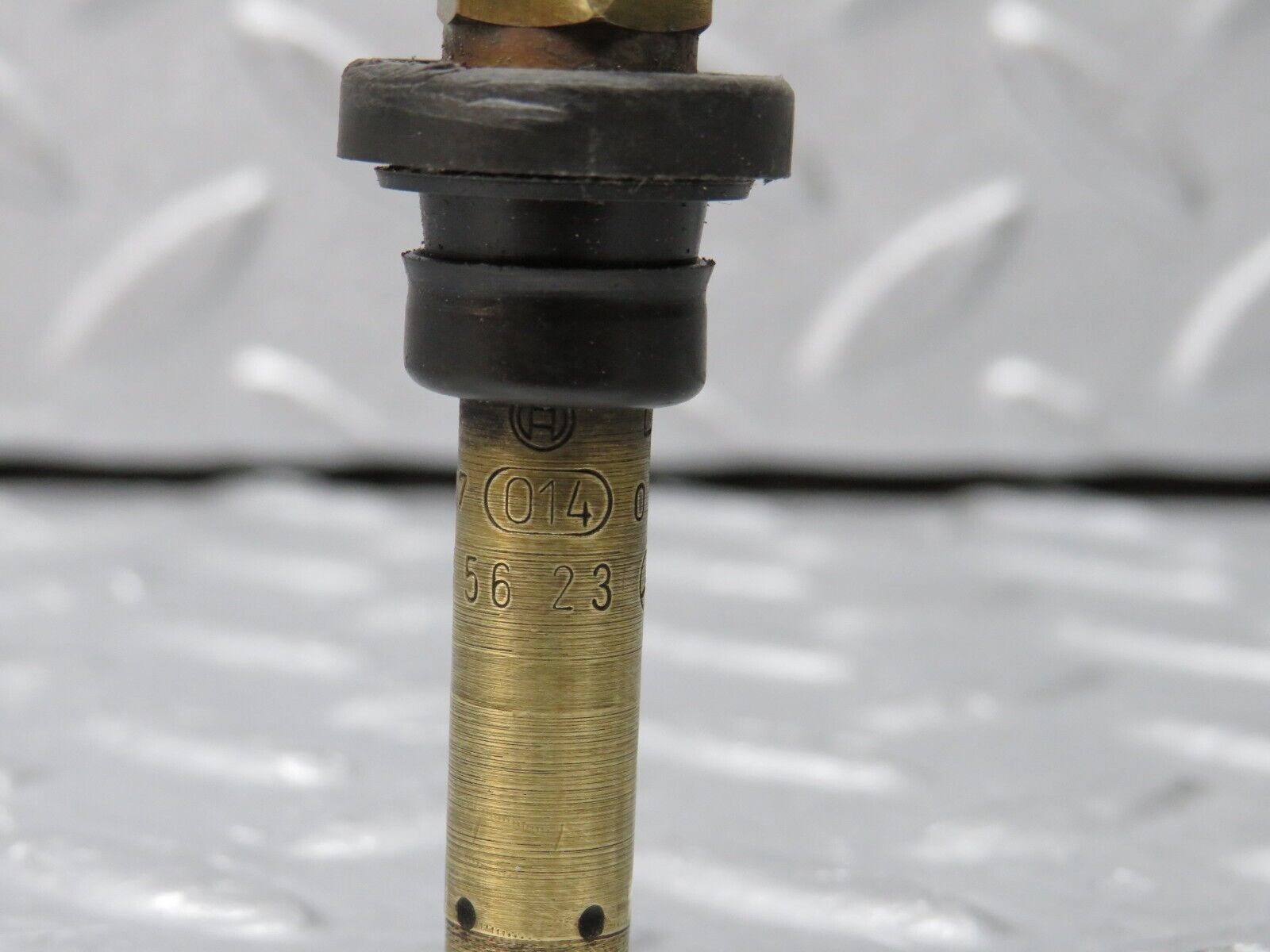 38906 Mercedes-Benz W201 190E 2.6L Fuel Injector Bosch 0000785623 0437502047