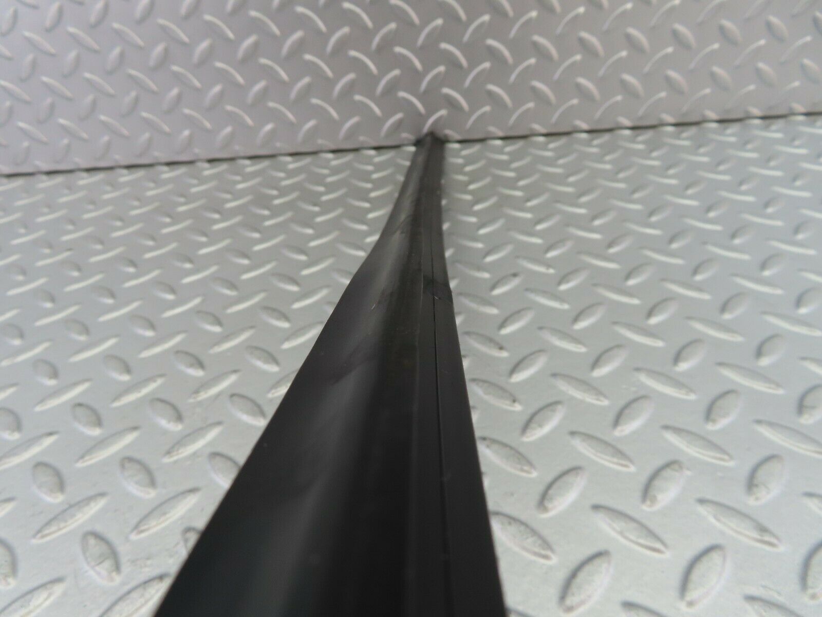 7653 Mercedes-Benz S123 230TE Wagon Window Weatherstrip Outer Seal Front Left