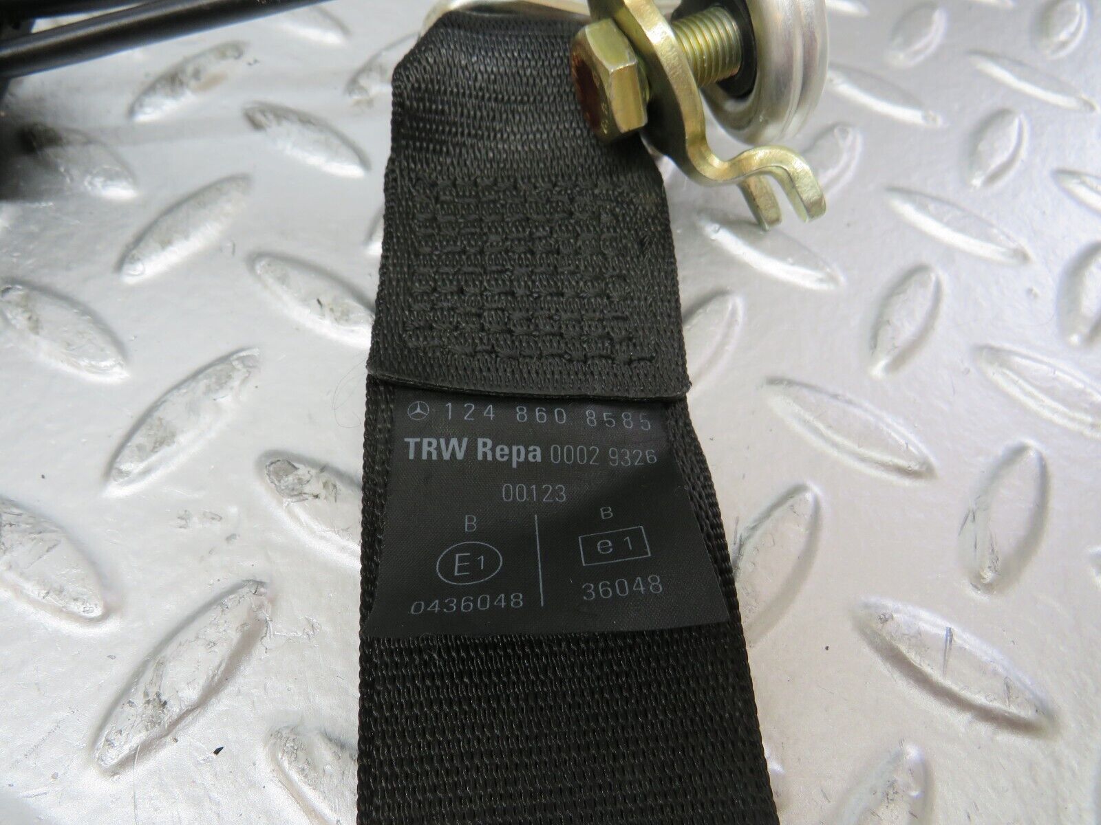 25986 Mercedes-Benz W124 280E Rear Seat Belt With Buckles 1248608585 124860148