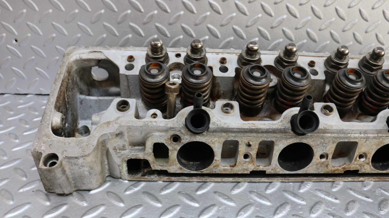37171 Mercedes-Benz C126 420SEC Coupe Cylinder Head Right Side 1160163901