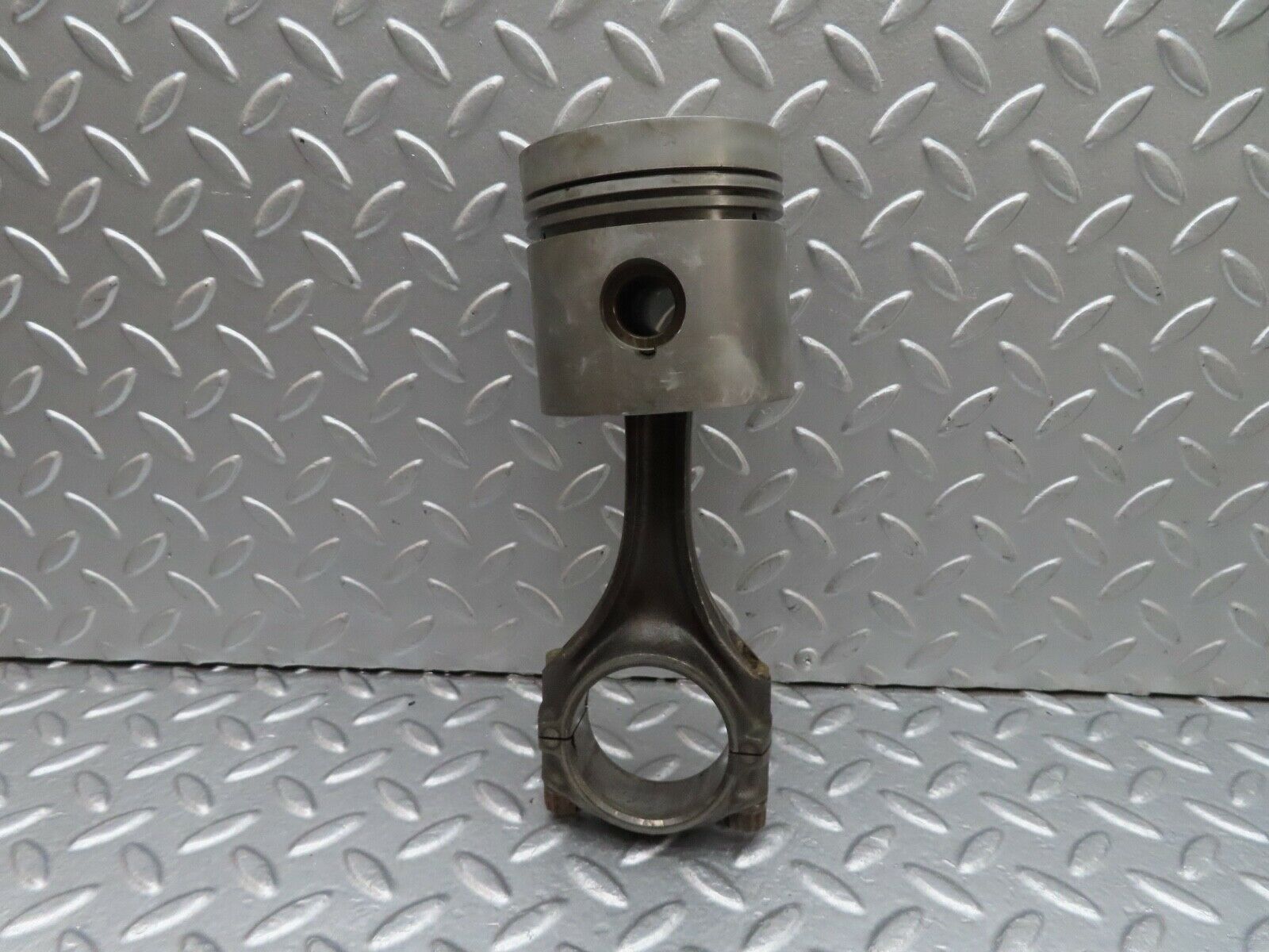 18101 Mercedes-Benz W123 200 Piston With Connecting Rod 86.00 mm