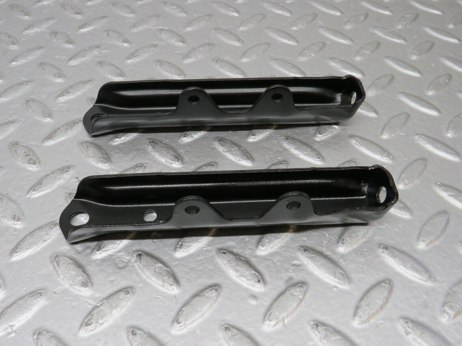 38926 Mercedes-Benz W201 190E 2.6L Air Intake Manifold Bracket