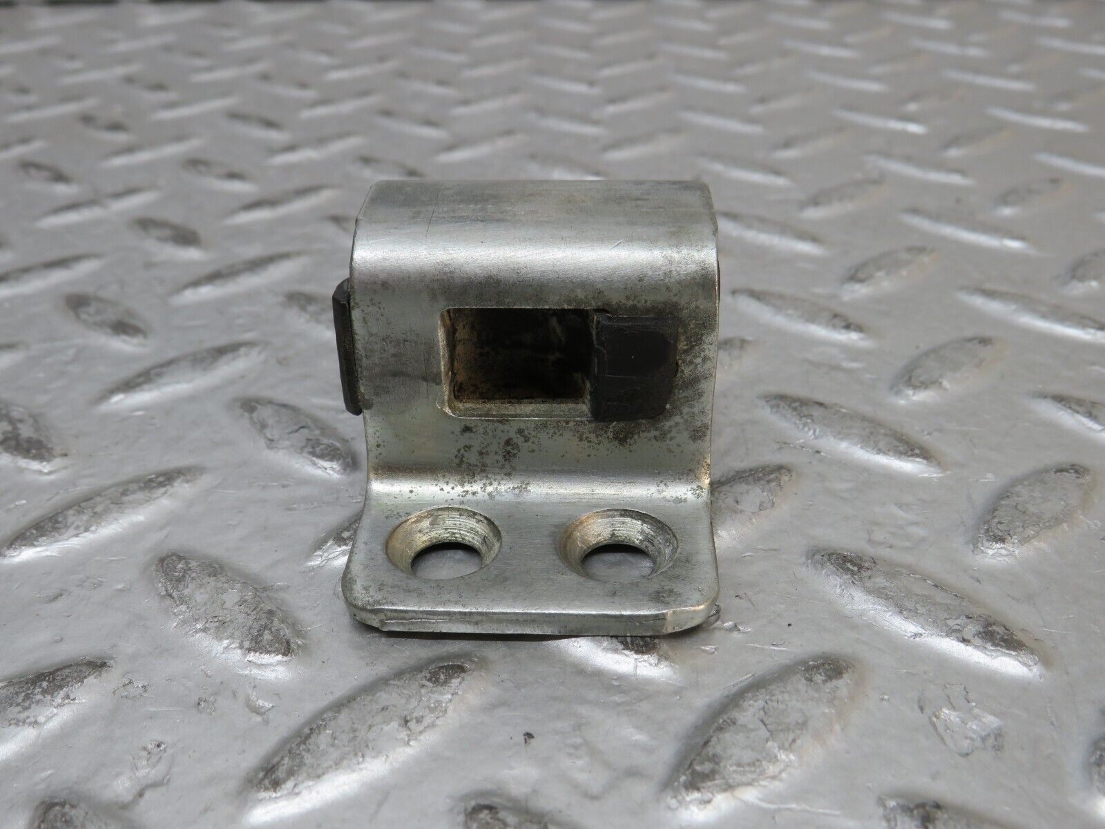 28814 Mercedes-Benz W123 230E Door Lock Latch Right Side