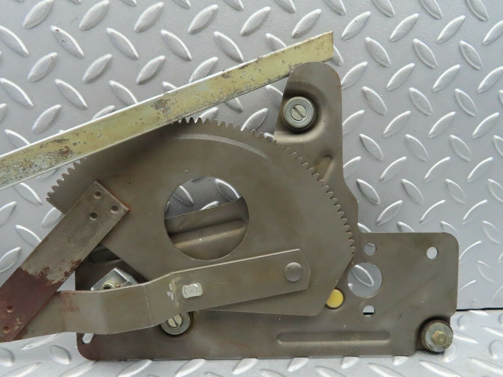 7171 Mercedes-Benz C107 350SLC Coupe Rear Left Power Window Regulator