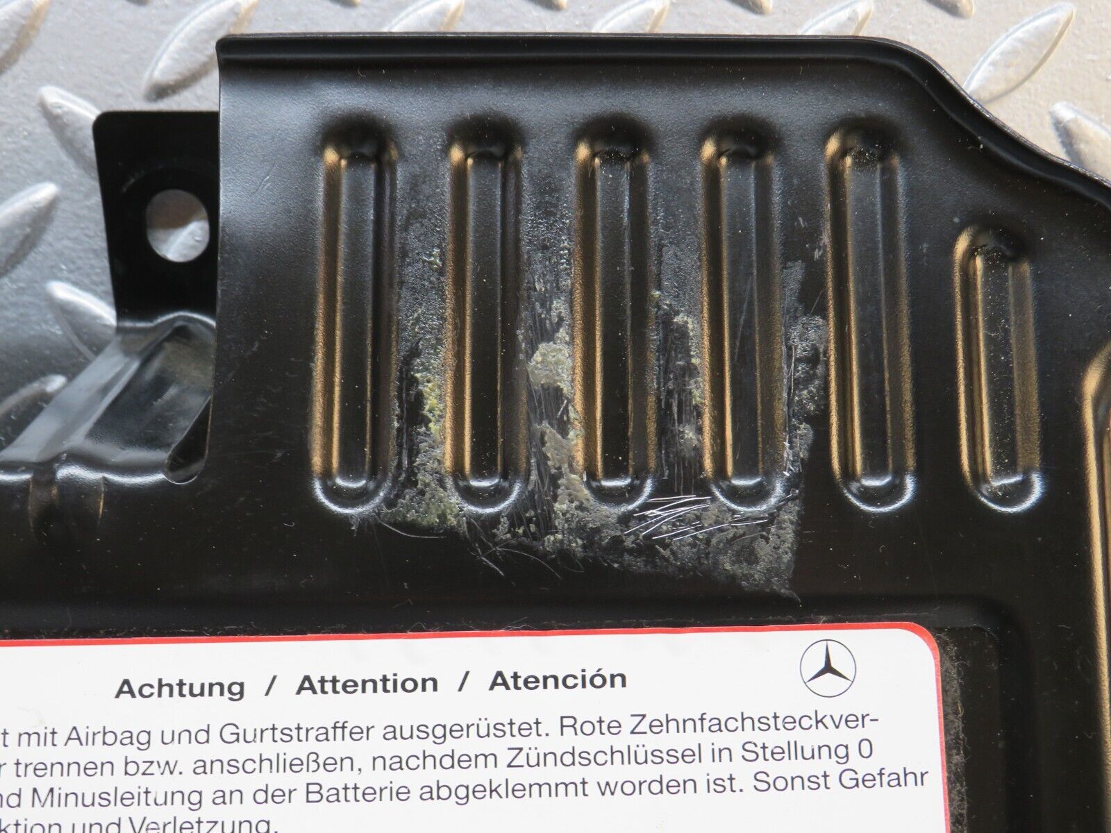 31346 Mercedes-Benz S124 220TE Wagon Front Right Floor Relay Cover 2028171320