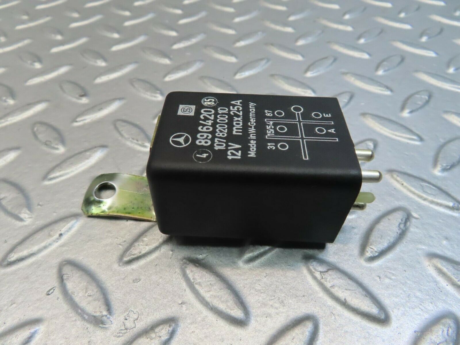 11484 Mercedes-Benz C123 230CE Coupe Rear Heated Window Relay 1078200010