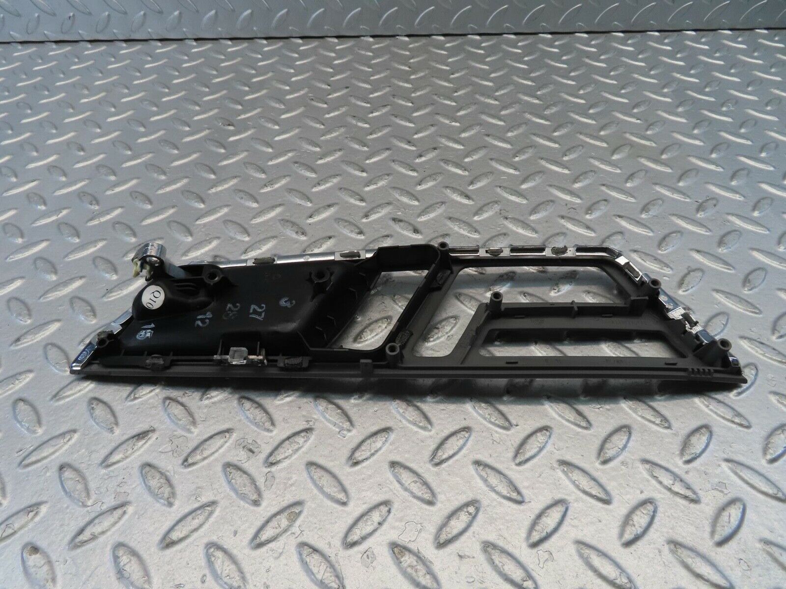 11107 Mercedes-Benz W221 S320 Front Left Door Handle 2217205748