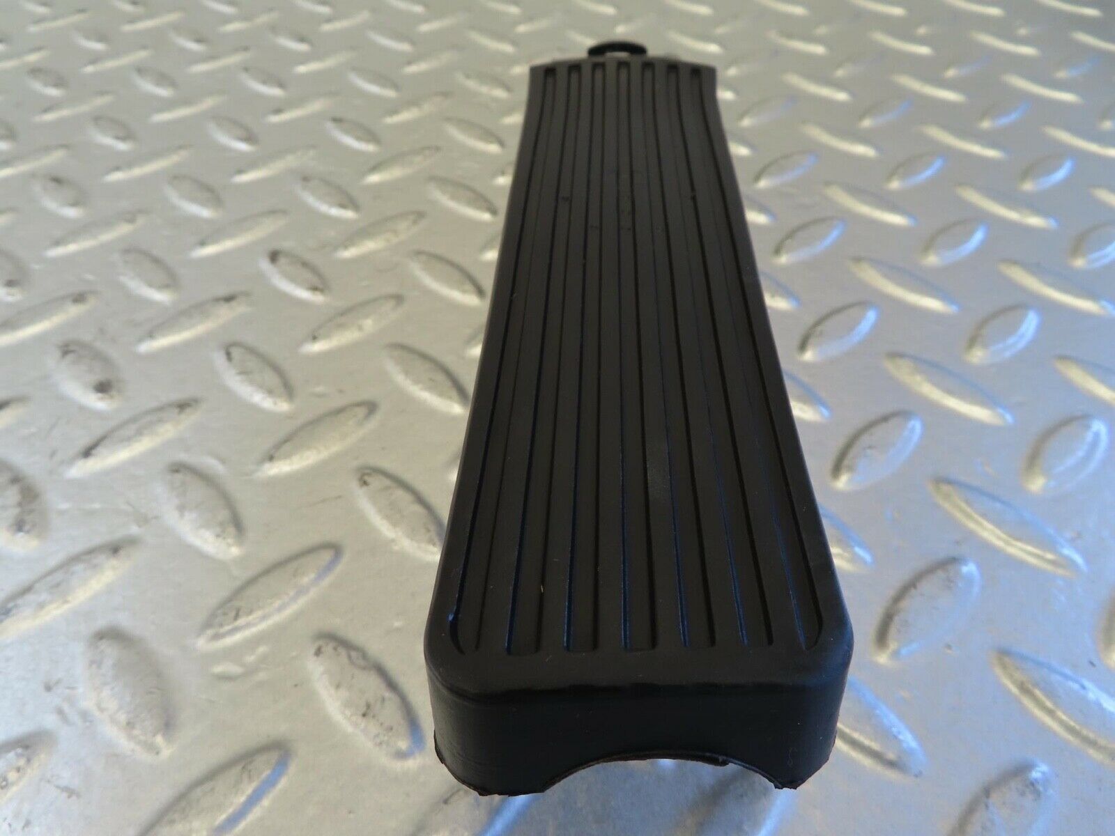 15441 Mercedes-Benz W123 230E Accelerator Pedal With Rubber 1233010082
