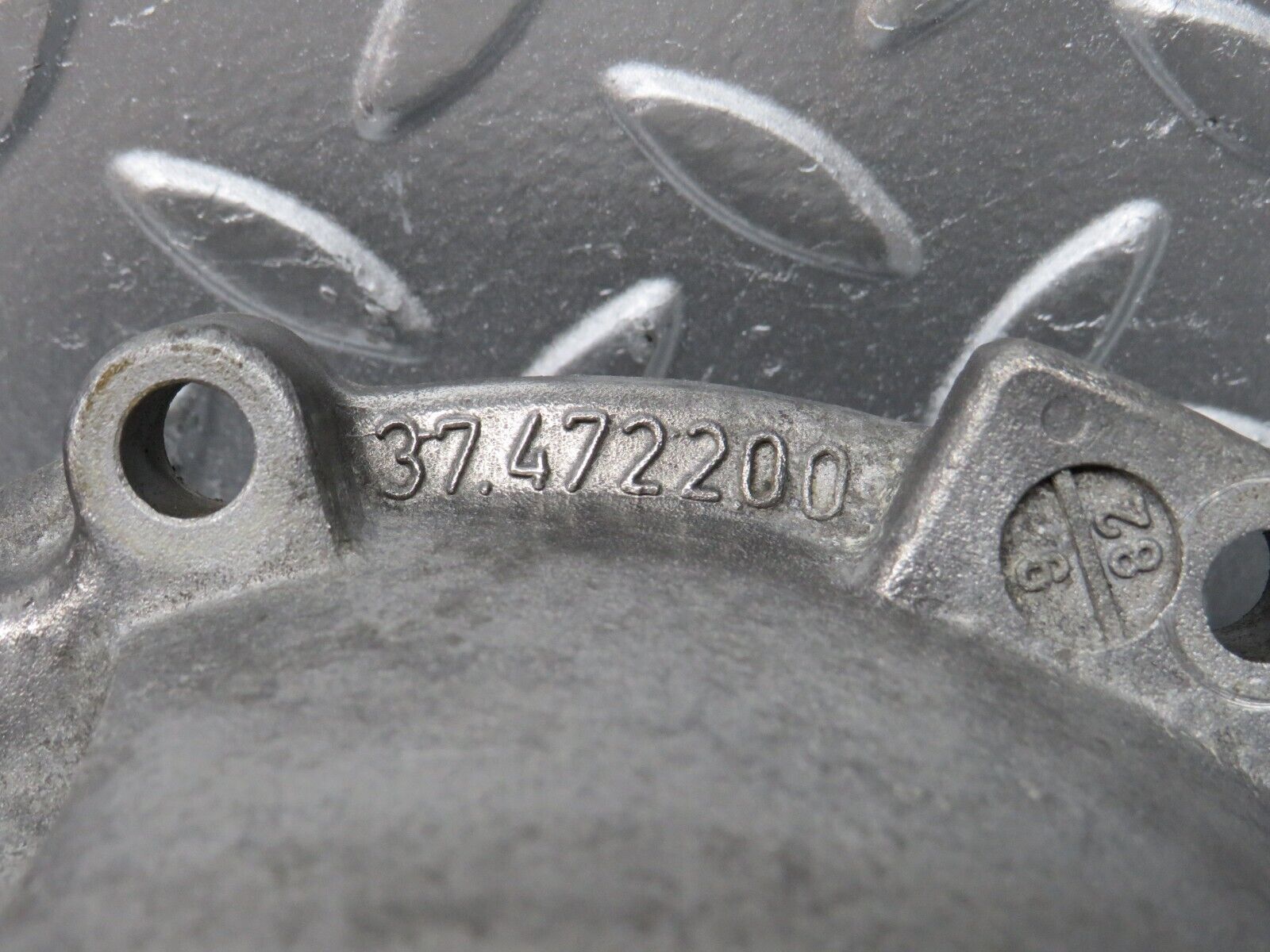 30230 Mercedes-Benz W123 230E Auto Gearbox Rear Housing 722.122 1152709311