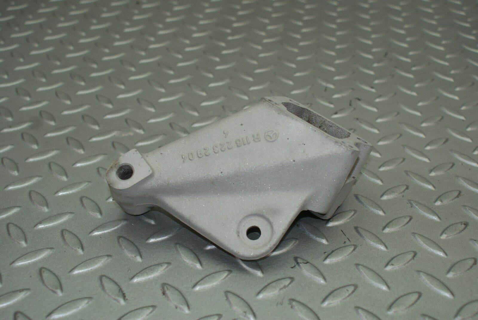 2563 Mercedes-Benz W116 350SE Engine Mount Bracket 1162232904