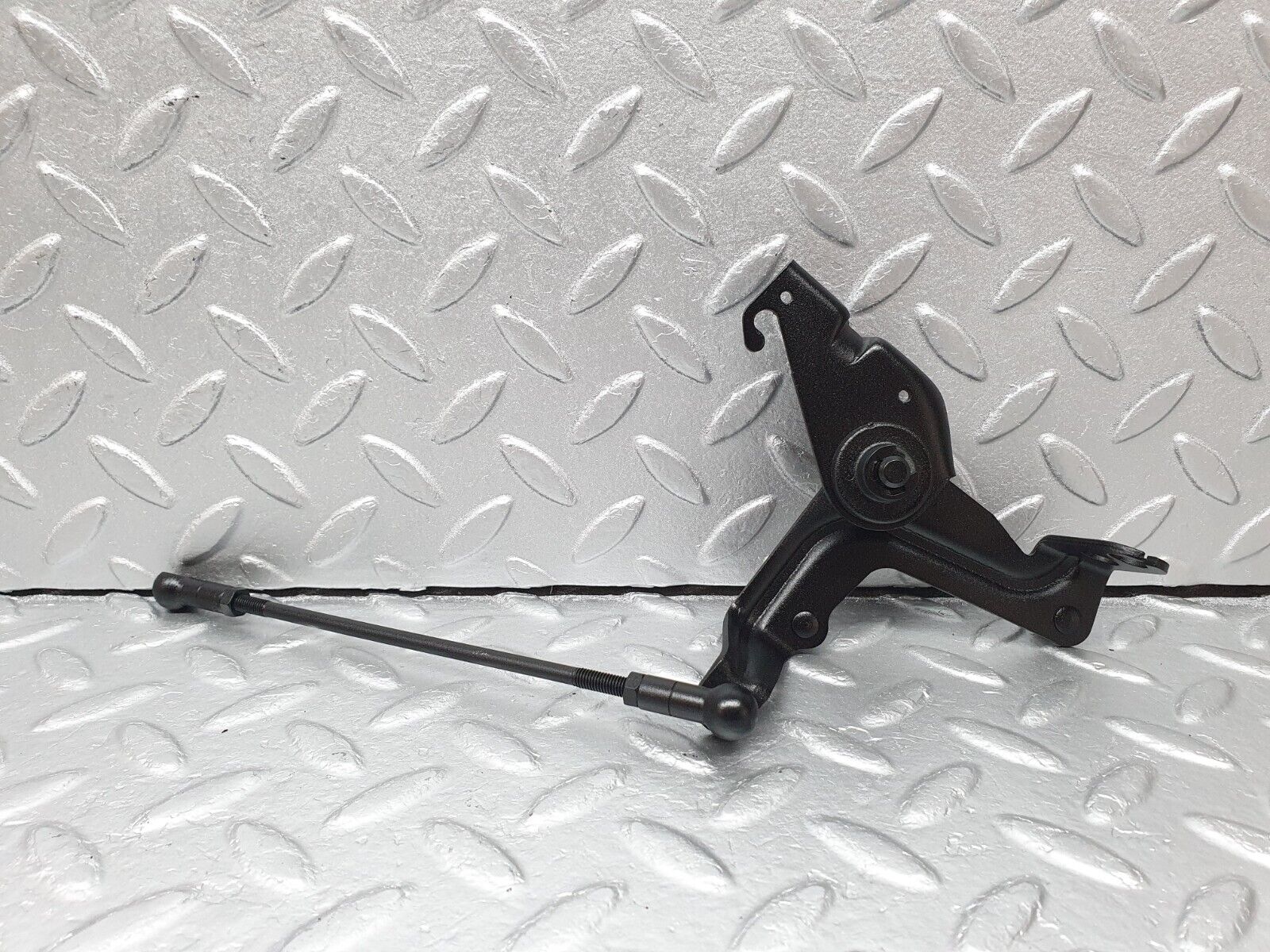 40832 Mercedes-Benz W123 300D Throttle Linkage