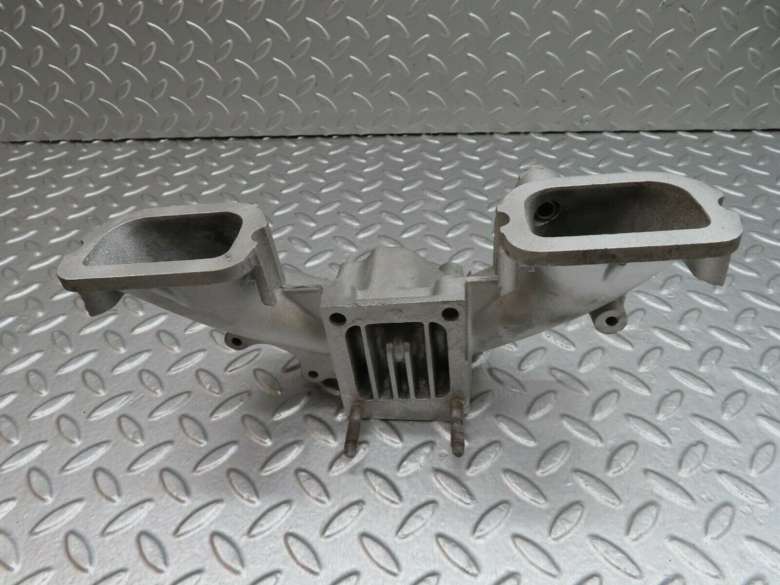 17995 Mercedes-Benz W123 200 Intake Manifold