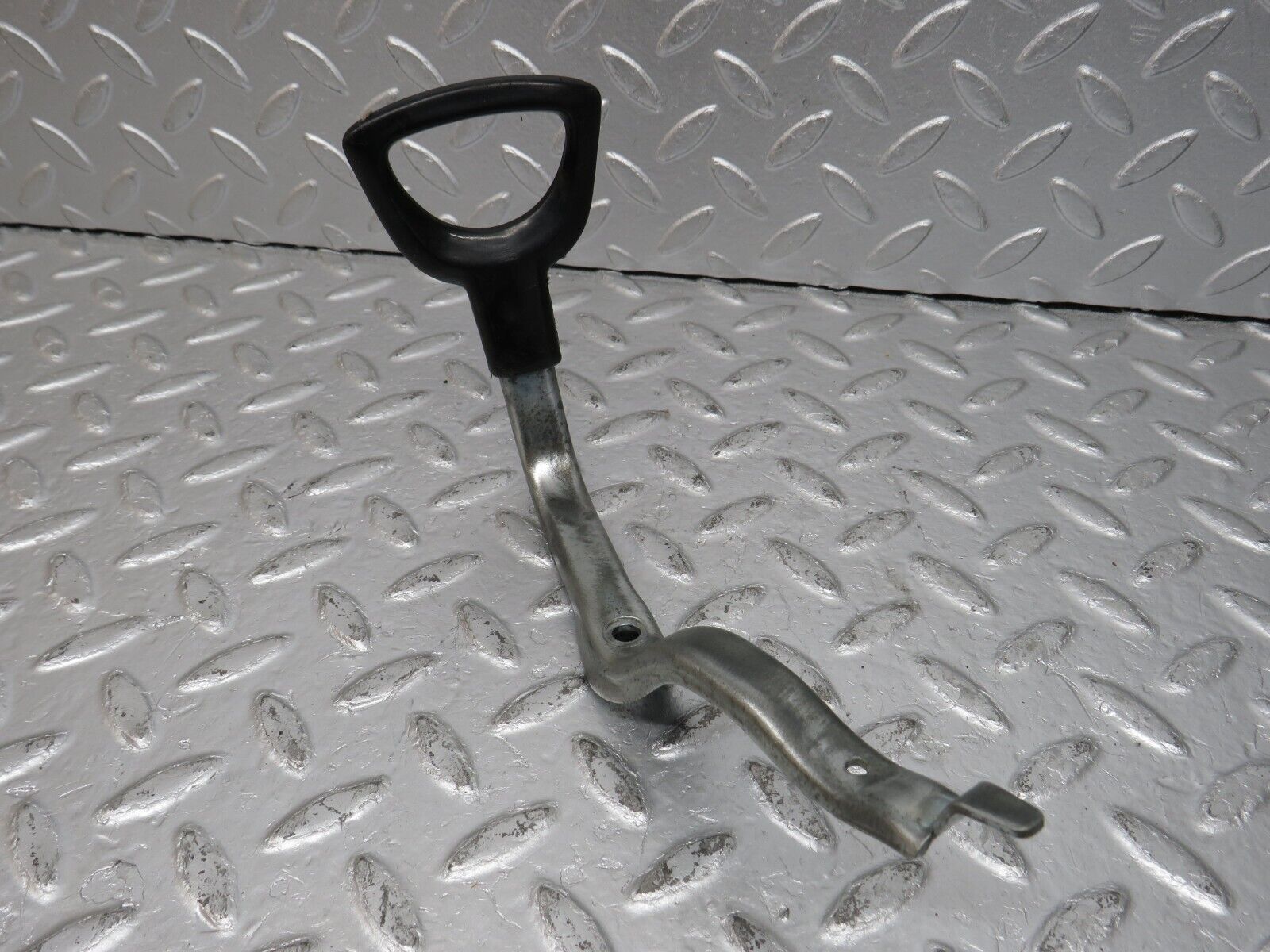 33886 Mercedes-Benz C123 230CE Coupe Front Right Seat Side Height Adjust Handle