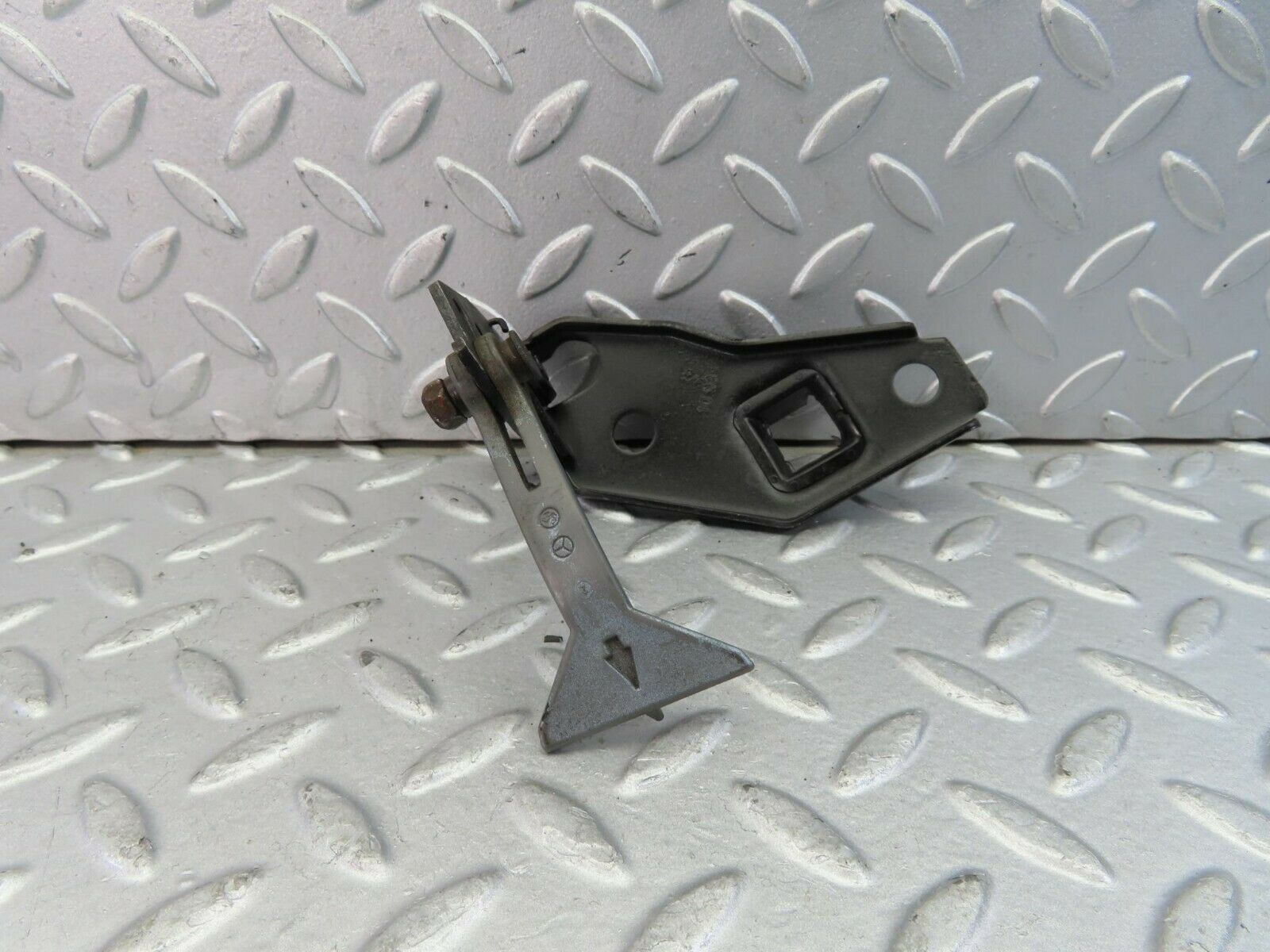 9331 Mercedes-Benz C124 300CE Coupe Bonnet Release Latch 1248800360