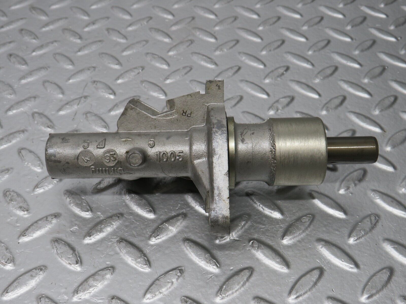 31240 Mercedes-Benz S124 220TE Wagon Brake Master Cylinder Girling