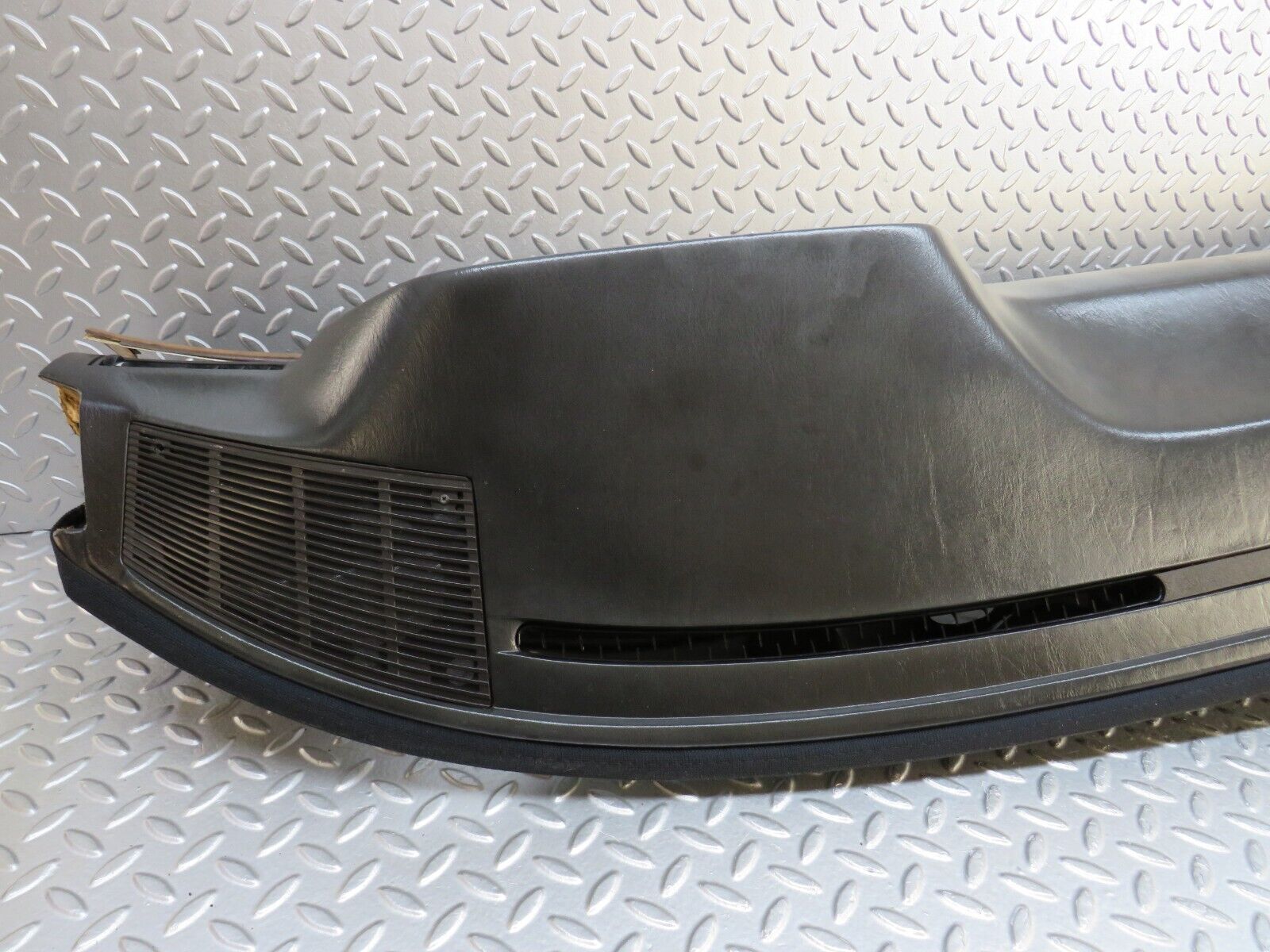 37158 Mercedes-Benz C126 420SEC Coupe Dashboard Black