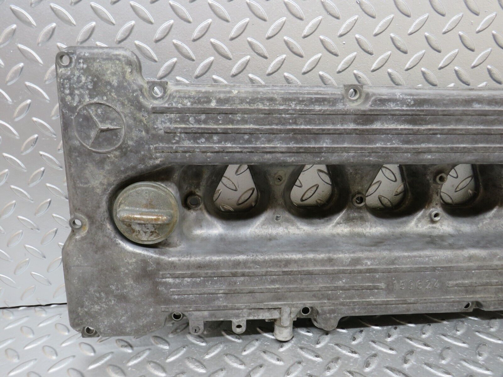28071 Mercedes-Benz W123 280E Cylinder Head Valve Cover 1100160905