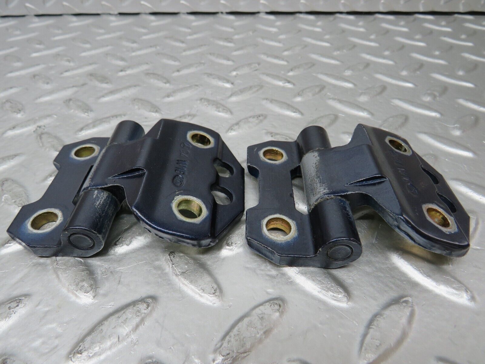 25879 Mercedes-Benz W124 280E Door Hinge Left Side