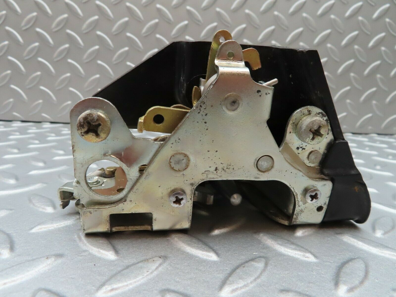 3705 Mercedes-Benz S123 200T Wagon Rear Right Door Lock Mechanism 1237330208