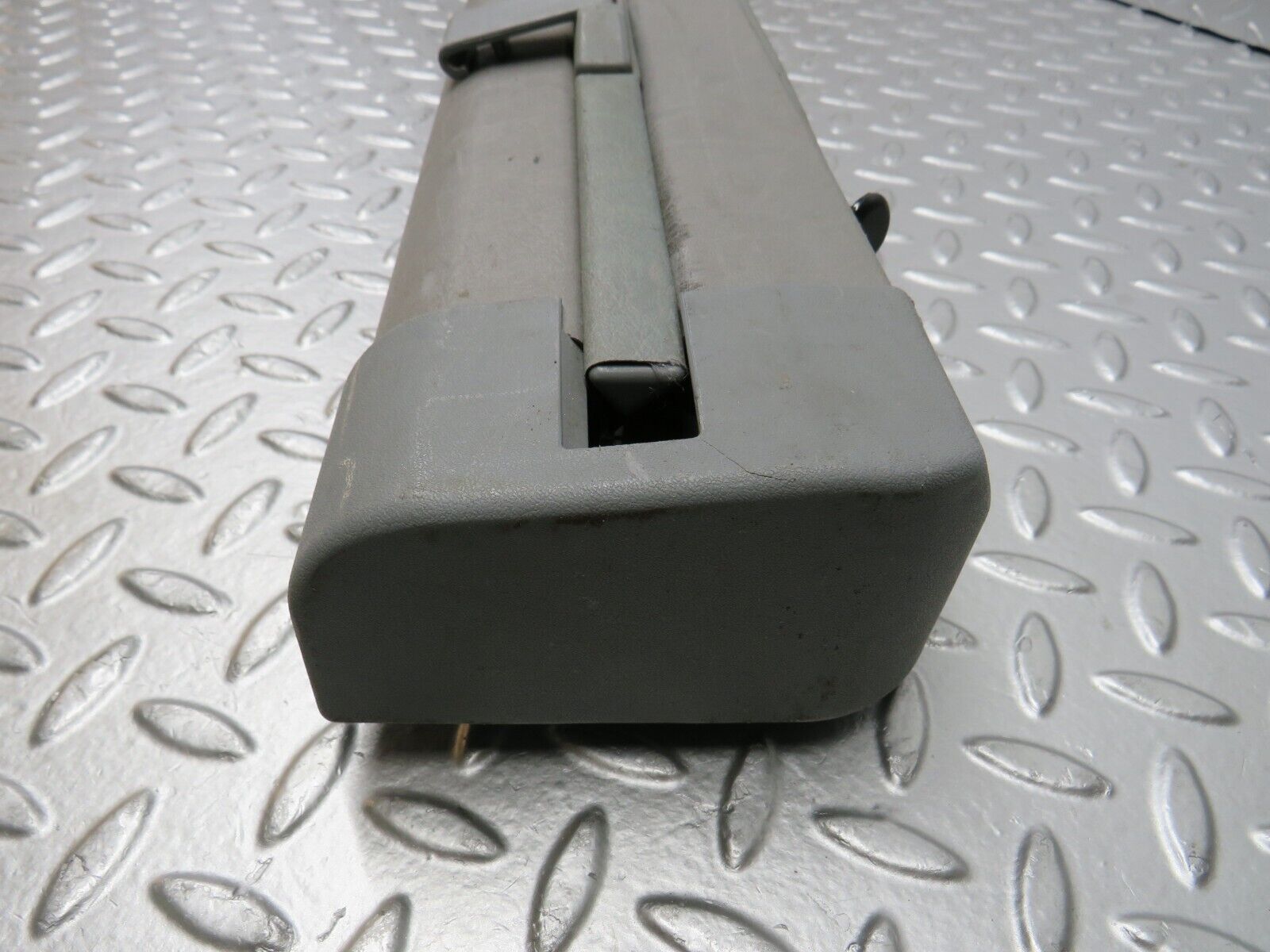 31499 Mercedes-Benz S124 220TE Wagon Trunk Roll Compartment Cover